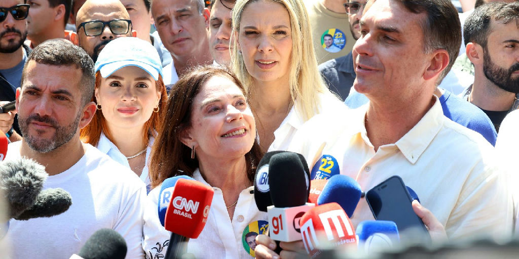 Flávio Bolsonaro defende combate rigoroso ao crime organizado em agenda no Rio