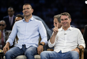 Flávio Bolsonaro festejou saída de Garotinho da Segurança Pública fluminense em 2004