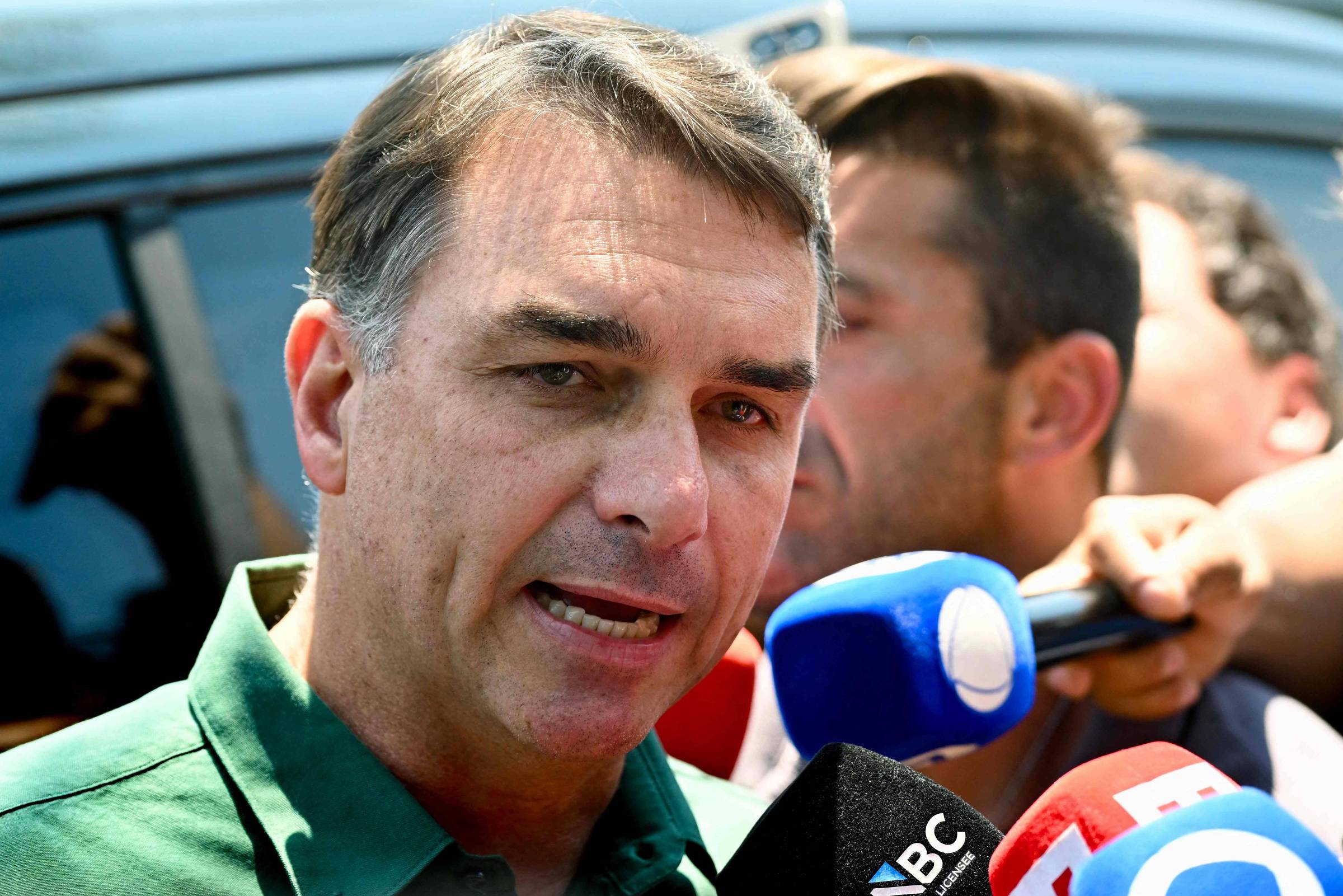 Flávio bolsonaro perde apoio quando eleitor imagina governo