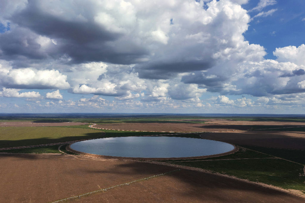 Flávio Bolsonaro promete ampliar irrigação no cerrado e gera alerta