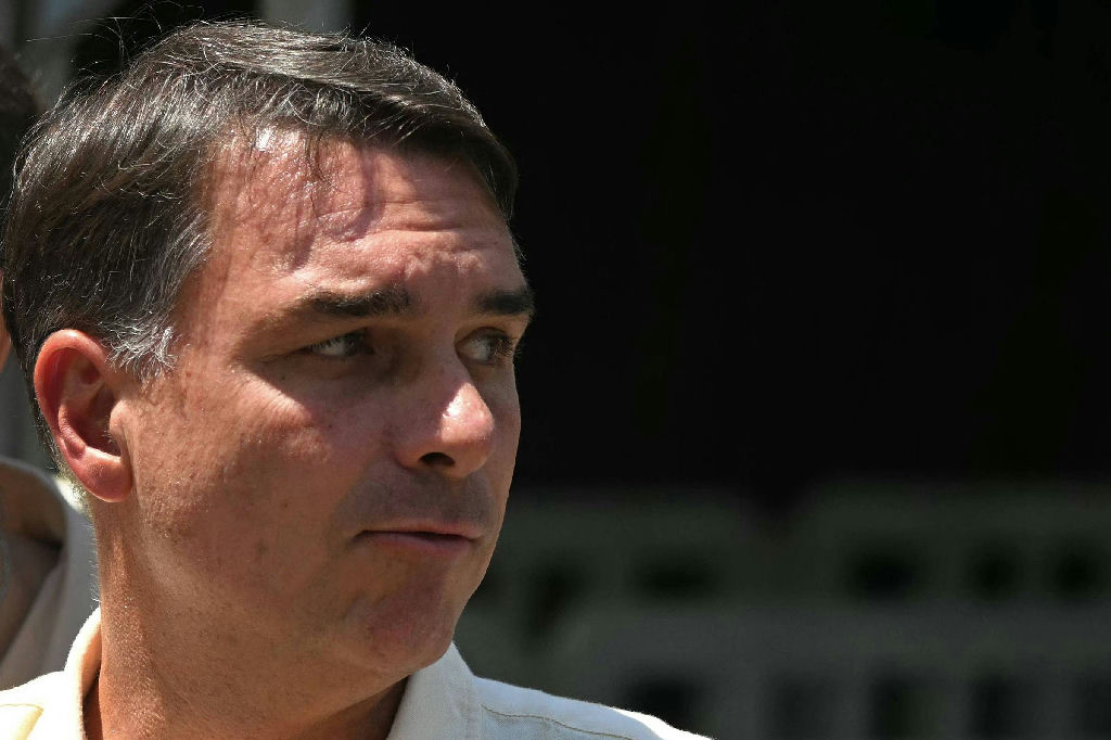 Flávio Bolsonaro viaja aos Estados Unidos após repercussão internacional e decisão do Supremo