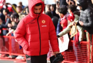 Gary Neville critica postura de Bruno Fernandes e aponta crise no Manchester United