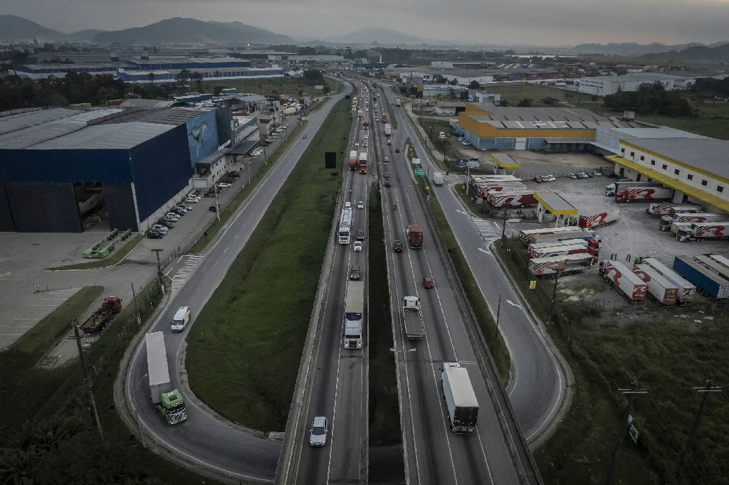 Governo determina compartilhamento de internet em rodovias a partir de 2027