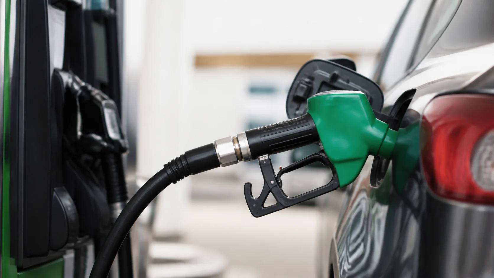 Governo federal zera impostos sobre gasolina por um mês