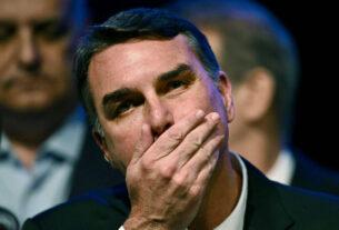 Governo Trump sabe da saída de Flávio Bolsonaro para os EUA, dizem aliados