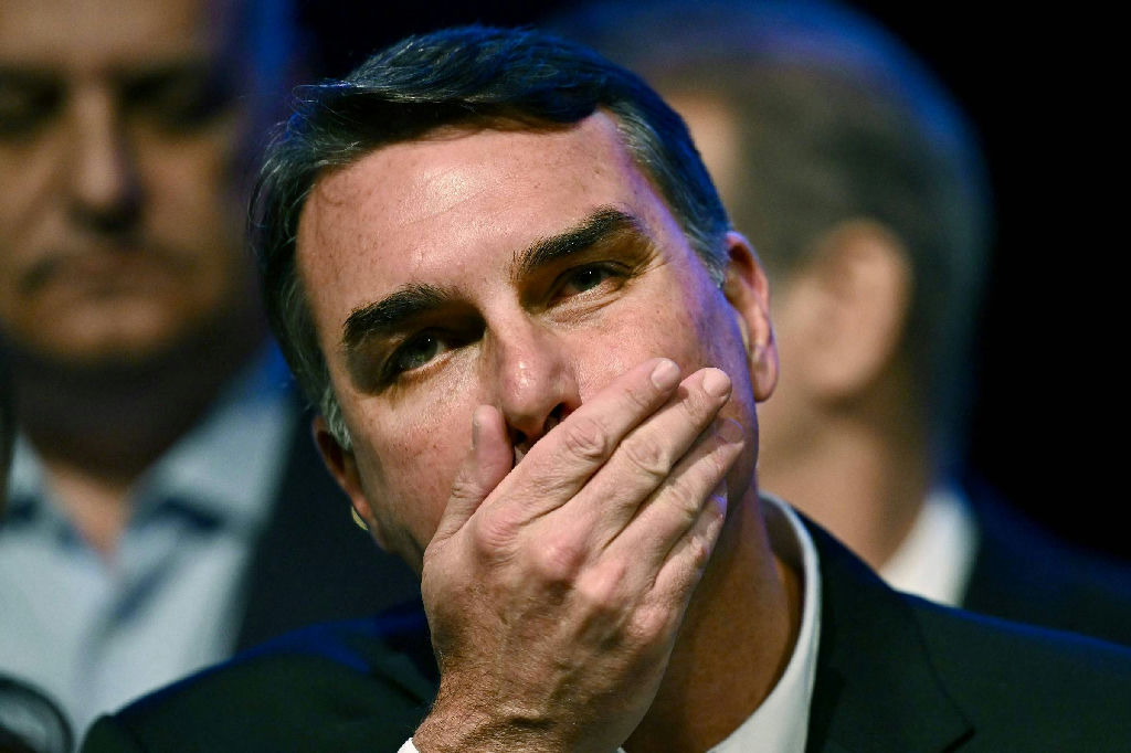 Governo Trump sabe da saída de Flávio Bolsonaro para os EUA, dizem aliados