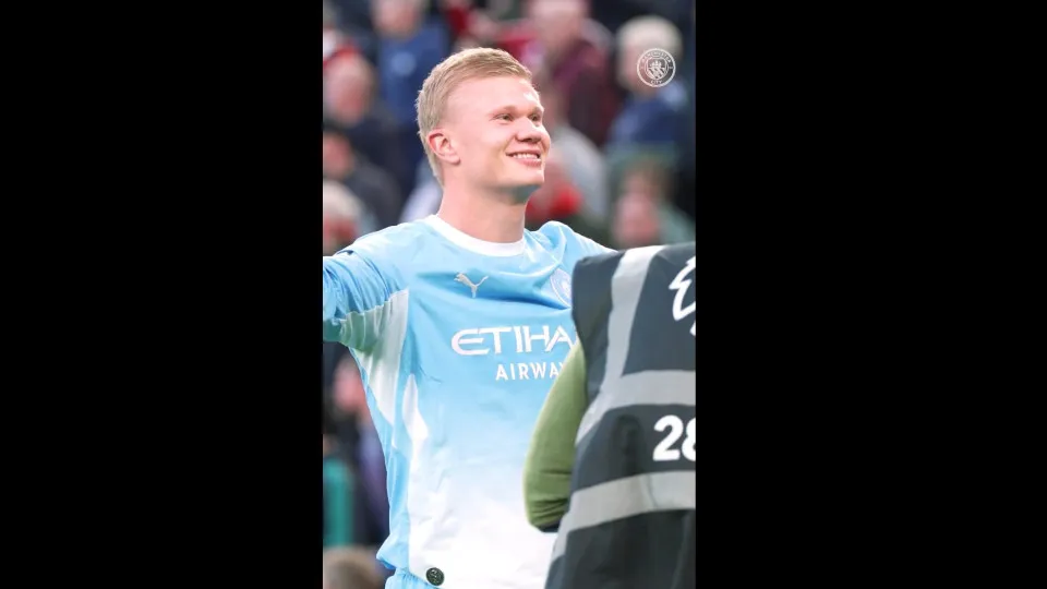 Haaland brilha em vitória do Manchester City e celebra gol com torcida