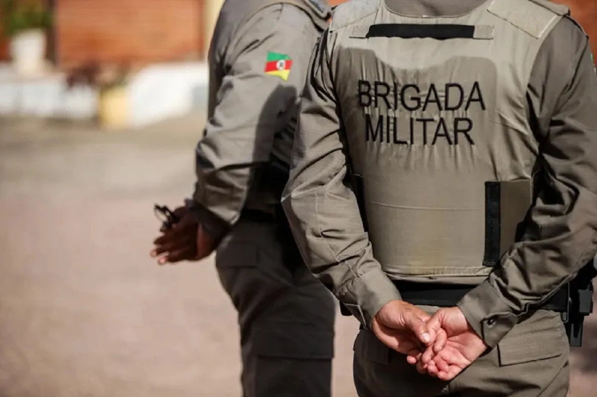 Homem é preso no rio grande do Sul após agressão a companheira e fuga com atropelamento de policial