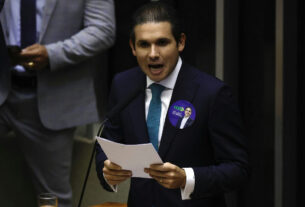 Hugo Motta garante maioria na Câmara com adesão de PSB e PDT à reeleição