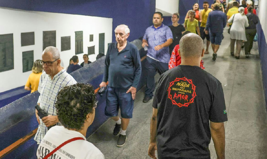 Idoso Vota no Rio de Janeiro dez dias após cirurgia e reforça importância da cidadania