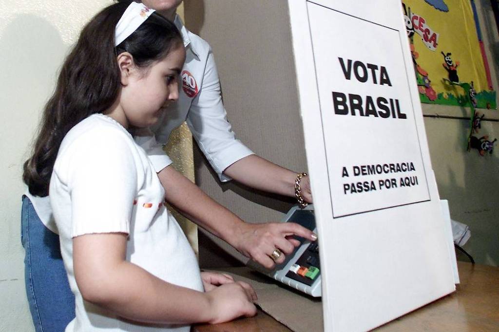 Influência de redes sociais, amigos e religião cresce na reta final da eleição