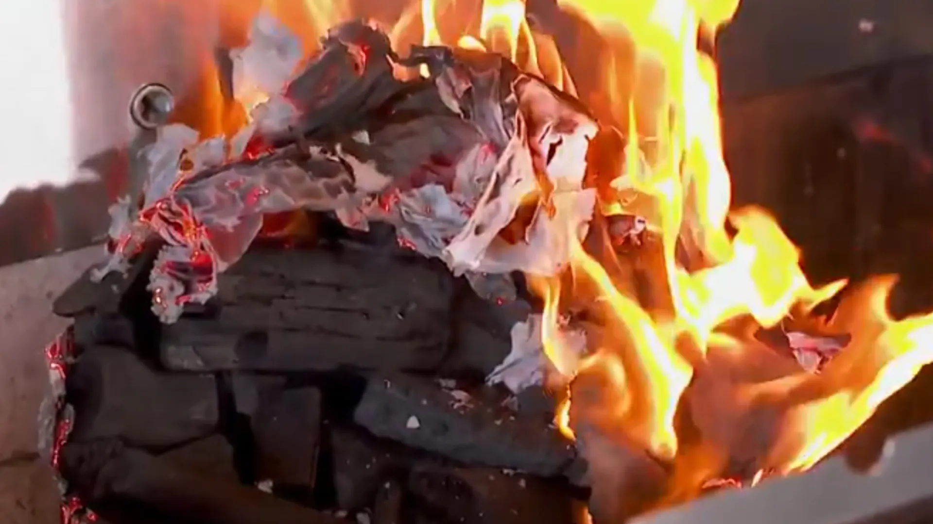 Inovação no churrasco transforma carvão prático em negócio de sucesso