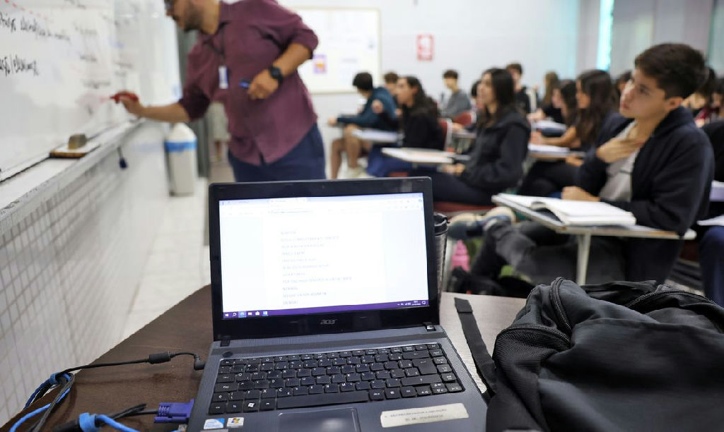 Inteligência artificial transforma sonhos de alunos em realidade visual na sala de aula