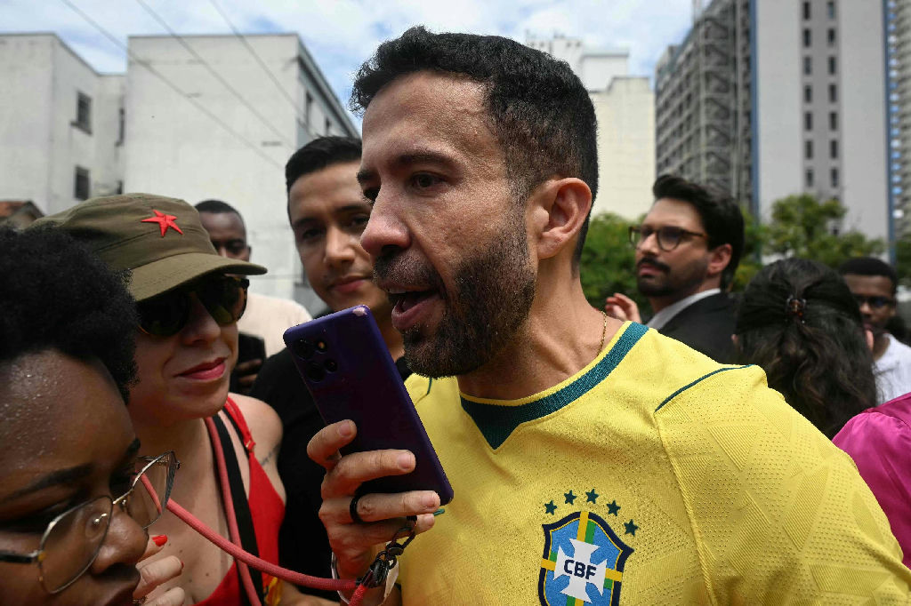 Internado em UTI após debate presidencial, André Janones tem quadro estável