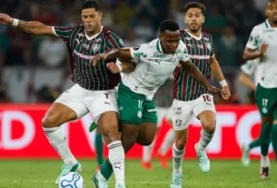 Jhon Arias rebate vaias da torcida do Fluminense após vitória do Palmeiras