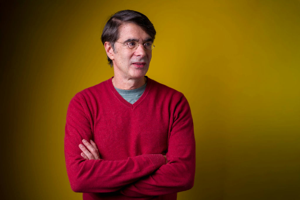 João Moreira Salles critica elite econômica por aproximação com Flávio Bolsonaro