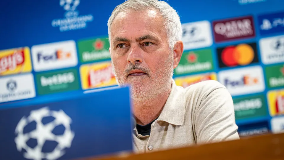 José Mourinho gera controvérsia ao criticar arbitragem espanhola