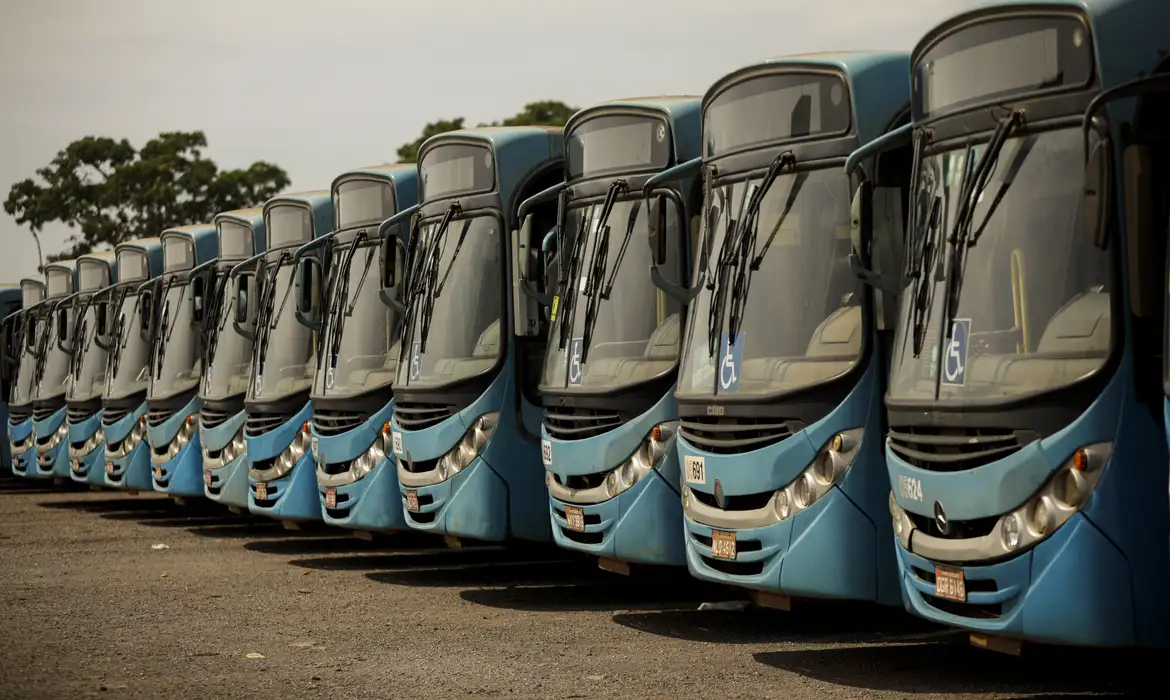 Justiça Eleitoral obriga Salvador a rodar com frota total de ônibus e fixa multa milionária