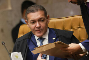 Kassio Nunes Marques exige manifestação da PGR sobre revisão criminal de Jair Bolsonaro