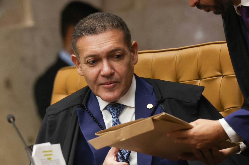Kassio Nunes Marques exige manifestação da PGR sobre revisão criminal de Jair Bolsonaro