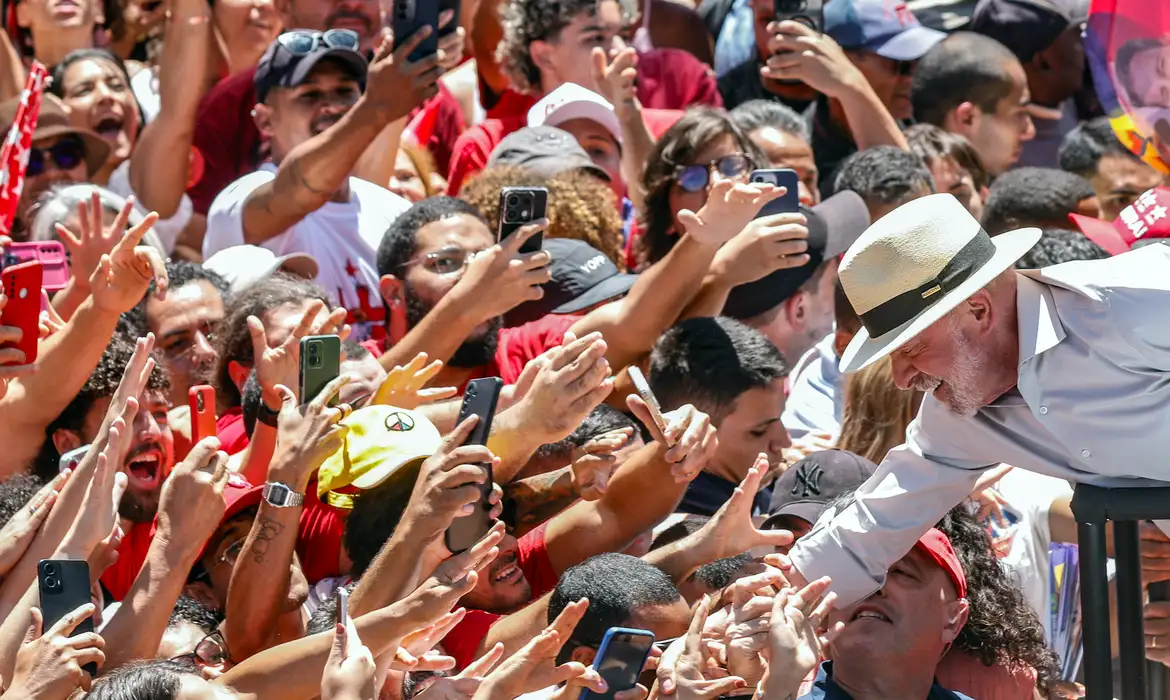 Kassio Nunes Marques telefona para Lula neste domingo e cumprimenta presidente por reeleição