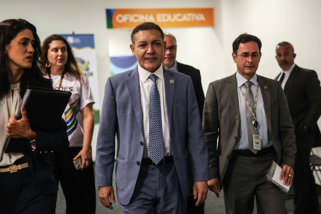 Kassio Nunes Marques visita PRF em gesto de reaproximação institucional após eleições de 2022