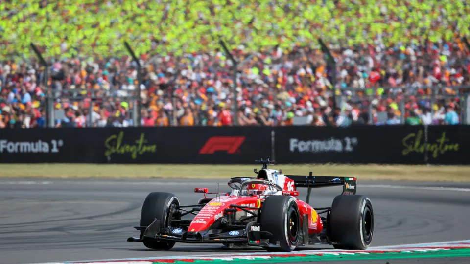 Leclerc lidera treino em Austin enquanto Bortoleto busca recuperação nos Estados Unidos