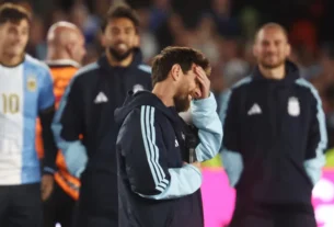 Lionel Messi encerra trajetória na seleção argentina com goleada e emoção