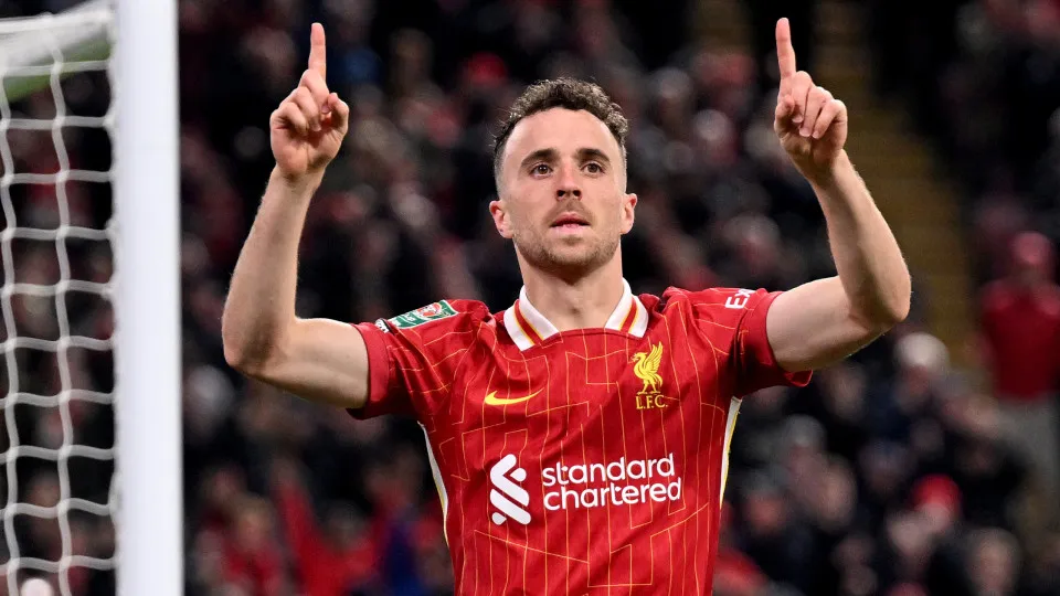 Liverpool destina renda de livro sobre Diogo Jota para projeto de base homonimio