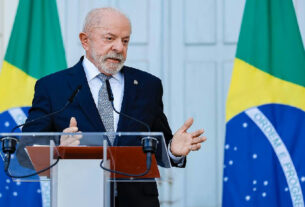 Lula assina lei que eleva limite de faturamento do MEI para R$ 140 mil e perdoa dívidas