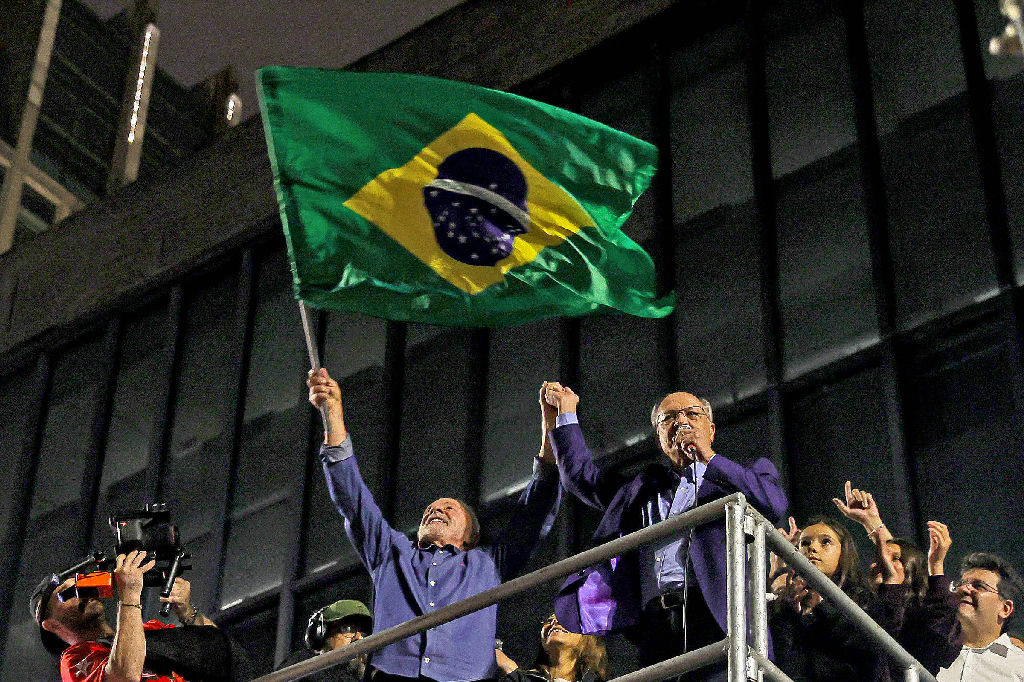 Lula assume quarto mandato presidencial em 5 de janeiro de 2027 devido a nova emenda constitucional