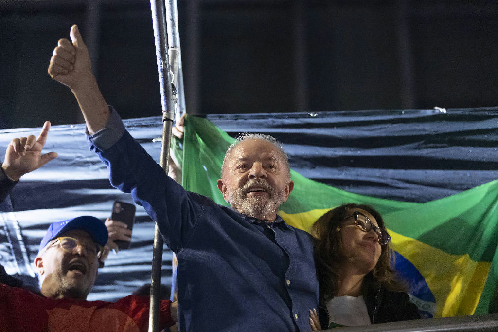 Lula avalia mudanças ministeriais e enfrenta desafio de acomodar aliados