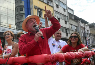 Lula coloca emissora sob suspeição após encontro entre direção e adversário