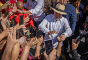 Lula comemora 81 anos e avalia fuga de Flávio Bolsonaro e ordens de Moraes