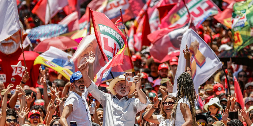 Lula defende fim da escala 6x1 e critica oposição em ato de campanha no Distrito Federal