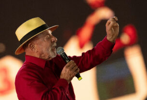 Lula defende subsídio à gasolina e critica propostas de corte de gastos de Flávio Bolsonaro