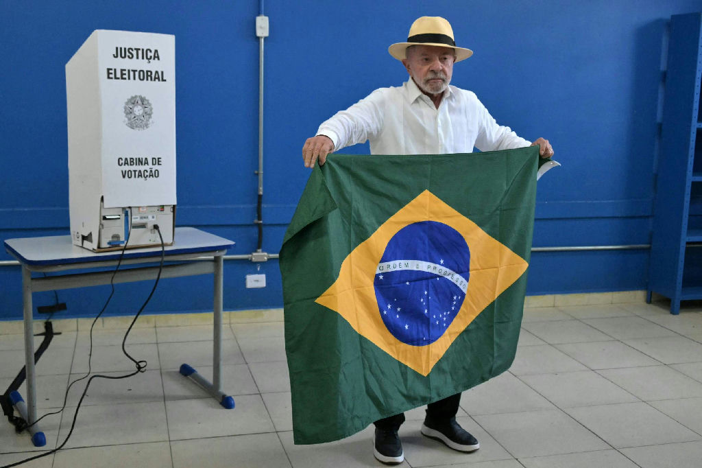 Lula descarta buscar Trump e governo trata caso de Flávio como página virada