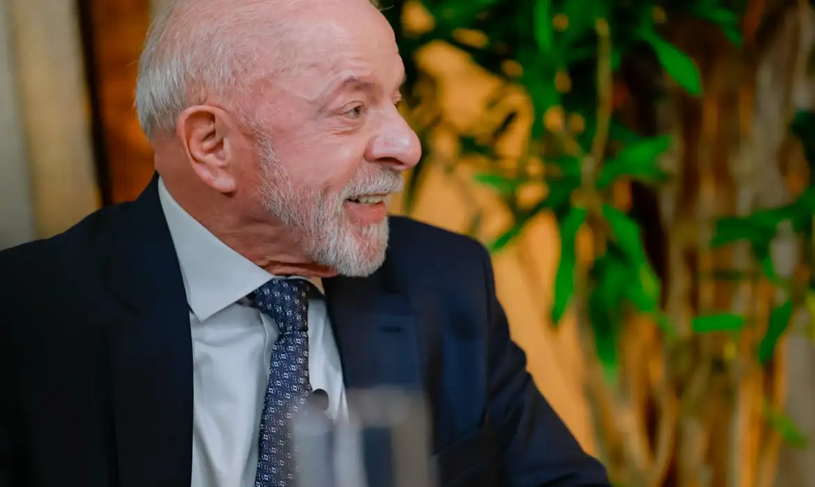 Lula envia ao TSE pedido para quebrar próprio sigilo e desafia Flávio Bolsonaro