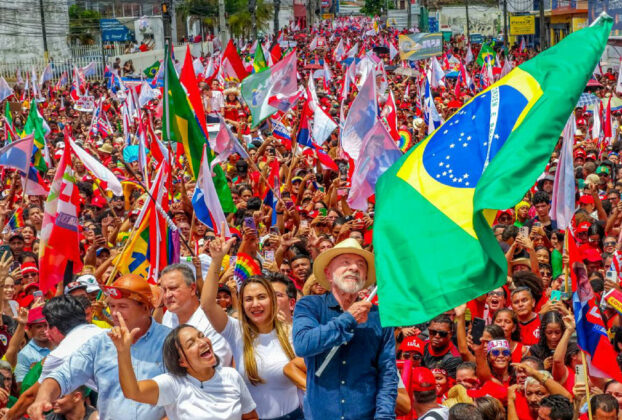 Lula exalta medidas eleitorais, reforça fim de ciclo e visita sarney no maranhão