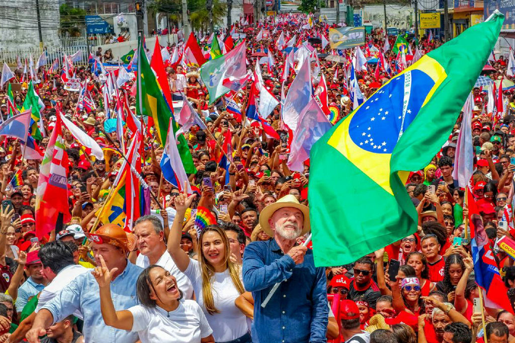 Lula exalta medidas eleitorais, reforça fim de ciclo e visita sarney no maranhão