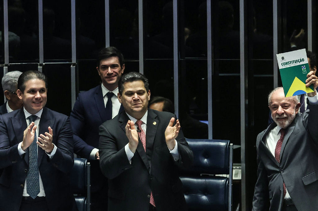 Lula minimiza rompimento com Alcolumbre e alerta sobre autoritarismo