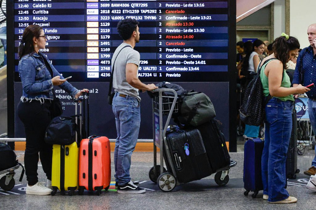 Lula notifica Gol, Latam e Azul para cobrar relação de voos cancelados