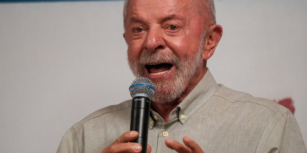 Lula promete expansão do programa Pé de Meia para estudantes universitários