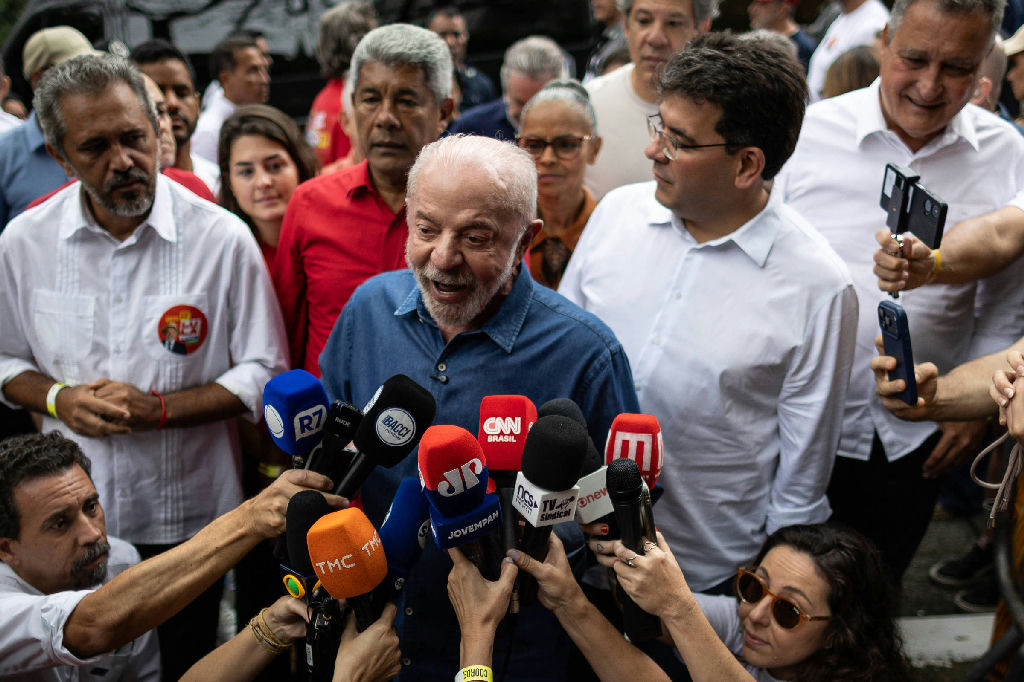 Lula questiona atuação do TSE e critica decisão de Nunes Marques sobre canal de Janones