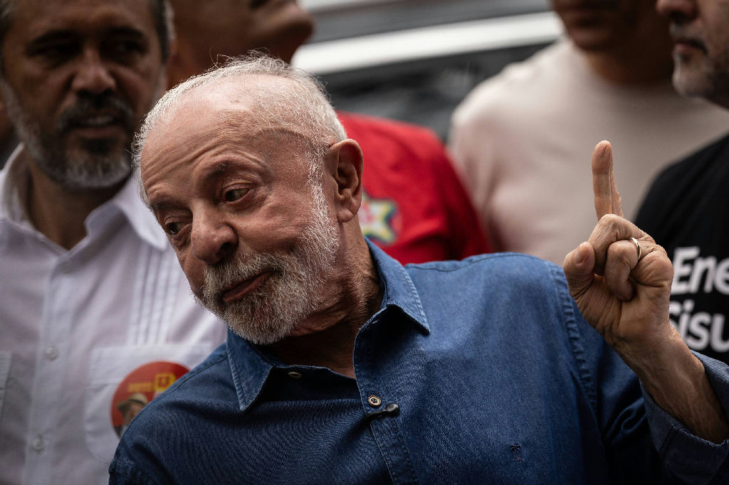Lula realiza sessões diárias de fonoaudiologia após campanha eleitoral