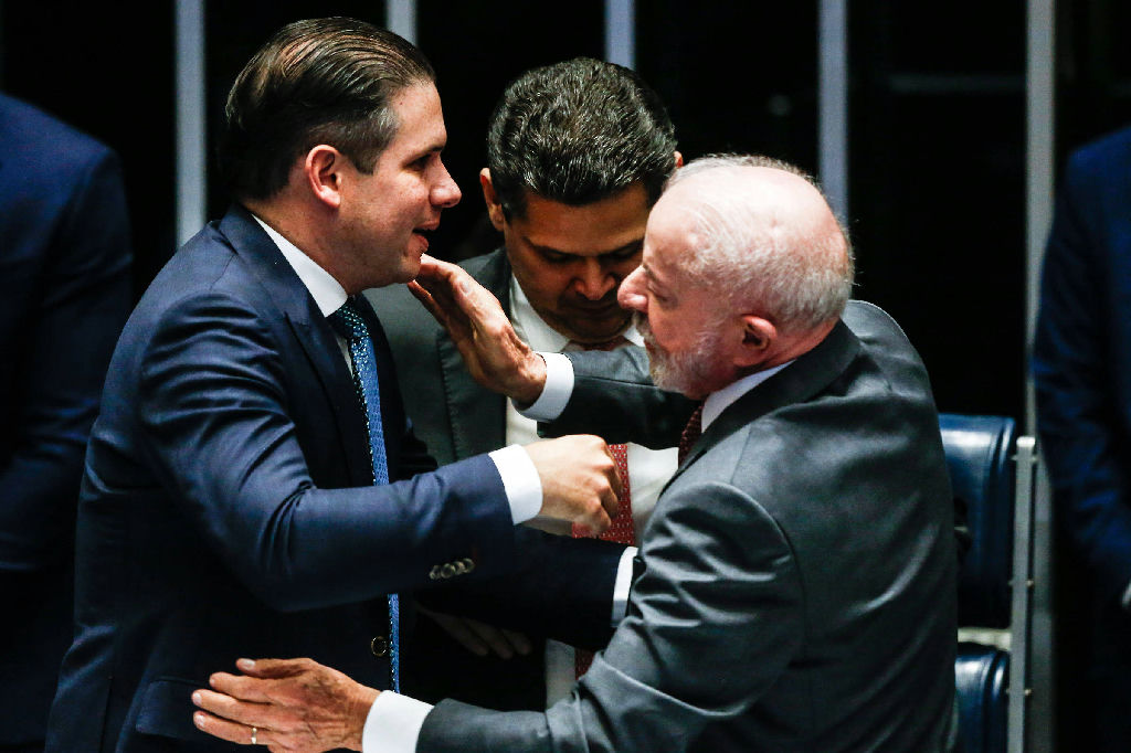Lula se reúne com Alcolumbre e Motta após vitória eleitoral na corrida presidencial