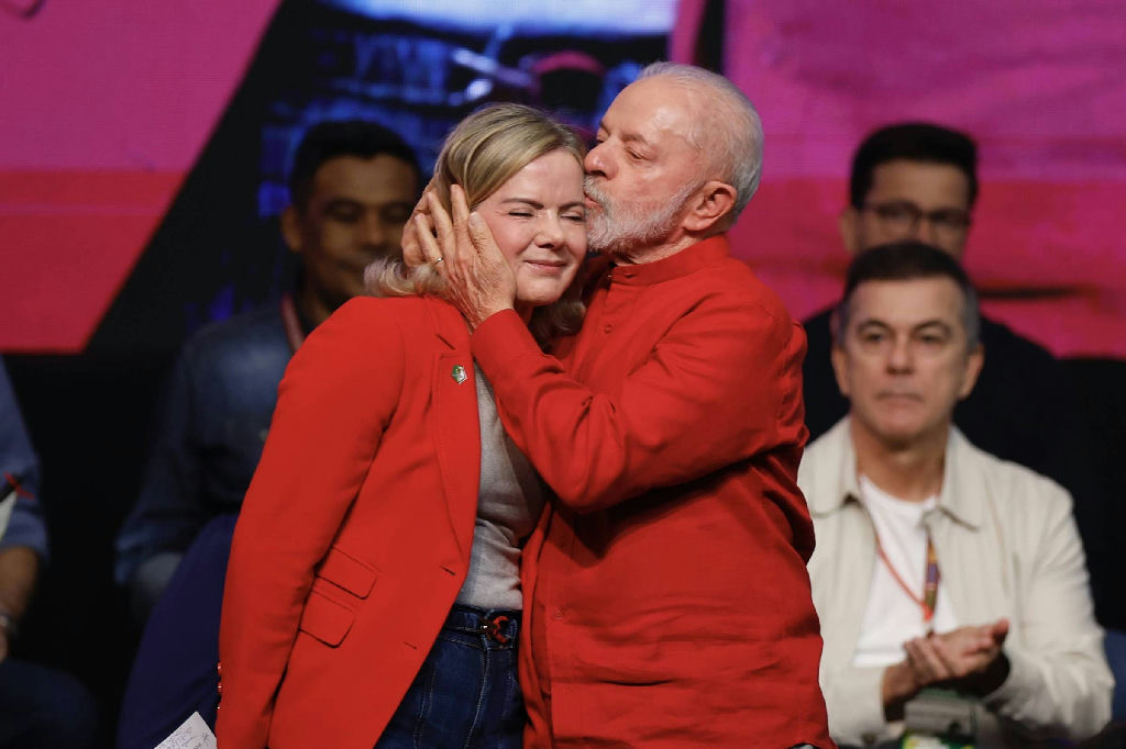 Lula vai Buscar diálogo com centrão e atrela cargos ministeriais a votos