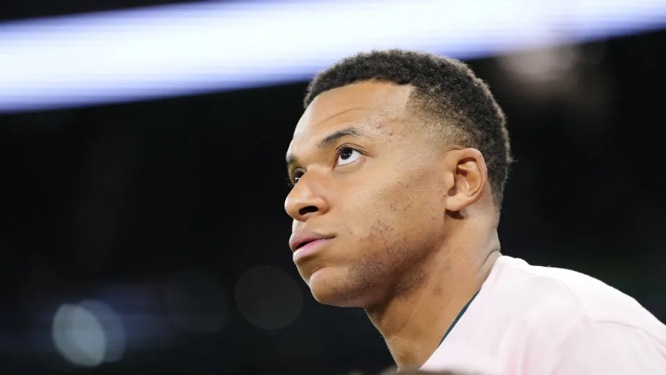 Mbappé pede desculpa na China após piada com meme de Mao Zedong