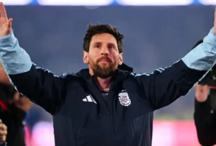 Messi enfrenta críticas de ex-presidente do Barcelona por ausência de despedida oficial