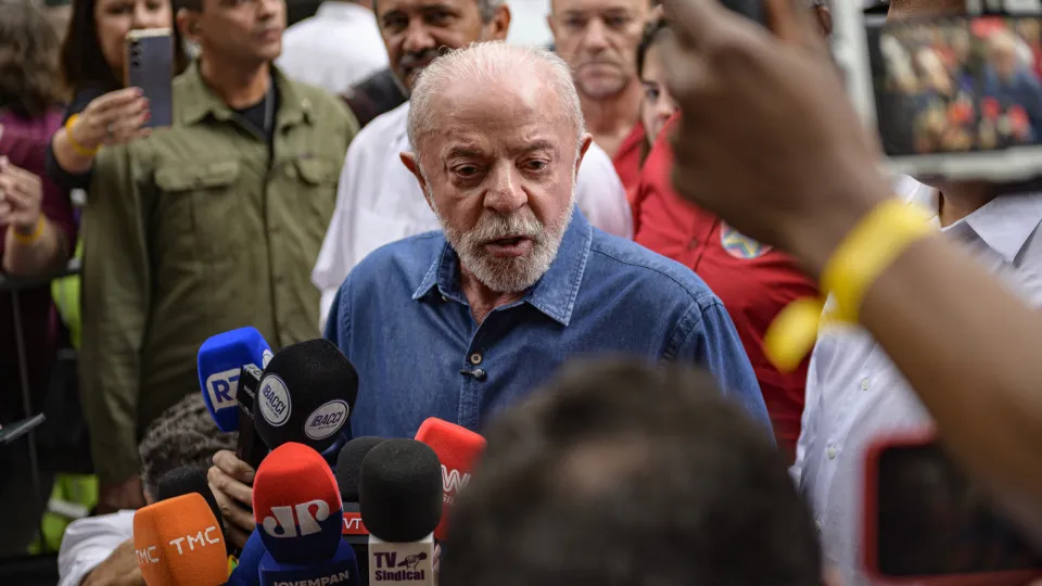 Meta mantém restrições desiguais em IA para geração de imagens de candidatos
